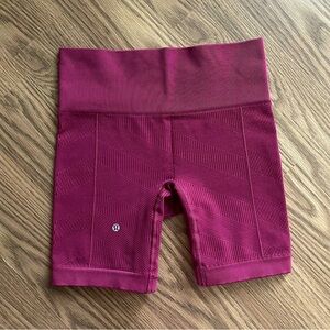 Lululemon Sculpt Short
Dashing Purple​